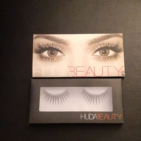 Lashes - Picture 2 of 4